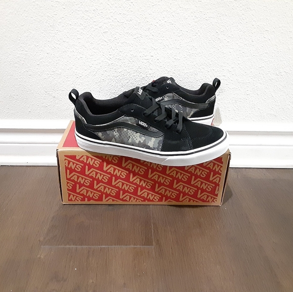 Vans - Picture 5 of 5